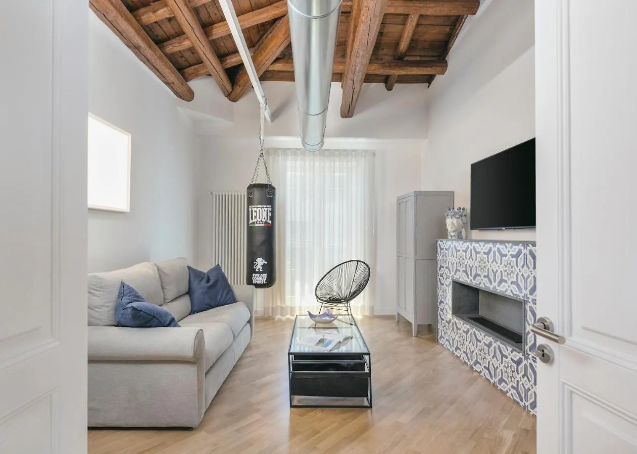 The Silver Lava - A Luxury Boutique Apartment Catania